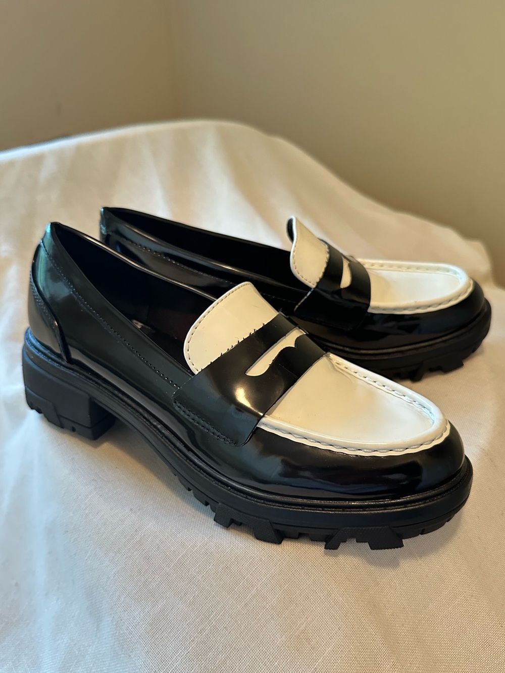 Unisa Black White Patent Slip-On Chunky Lug Sole Loafers 7M Goth Dark Academia
